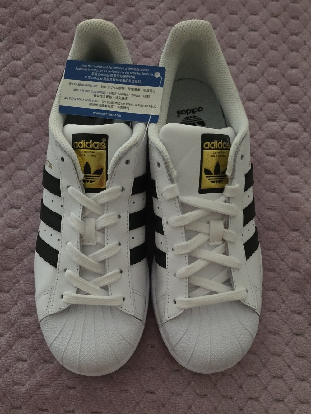 adidas Nwt Mens 6 Wimens 7.5 White Sneakers with Black Stripes and Gold Tongue
